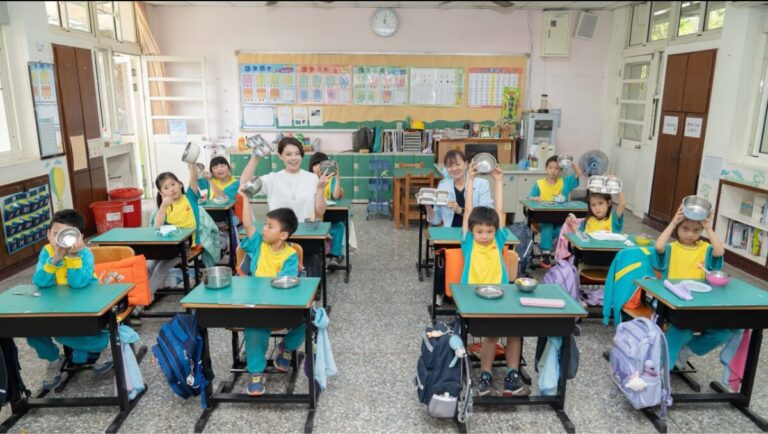 守護孩子營養健康！高虹安市長與茄苳國小學童共進營養午餐